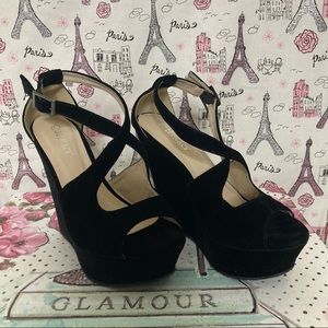 Delicacy NWOT Velvet Platform Wedge Shoes Black Size 7.5